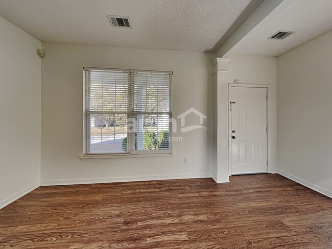 Photo - 117 Eagleston Ln