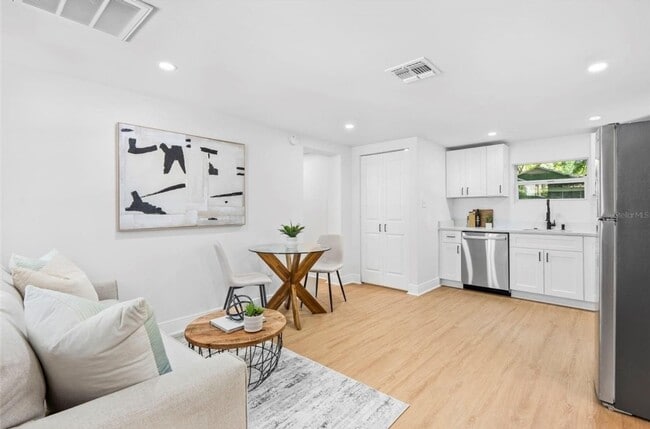 Photo - 1517 E Giddens Ave