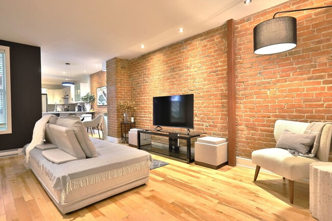 Building Photo - 1851 Rue Panet