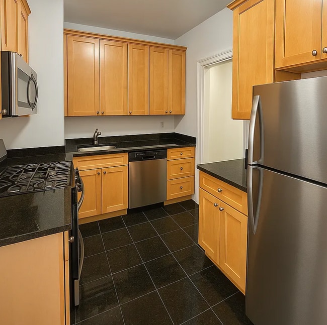 112 W 13th St