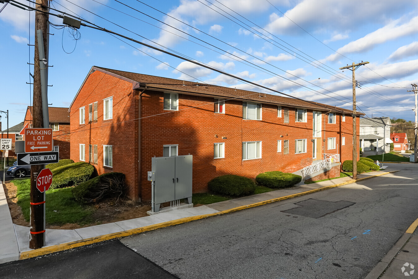 Broadway Manor Apartments - Broadway Manor Apartments