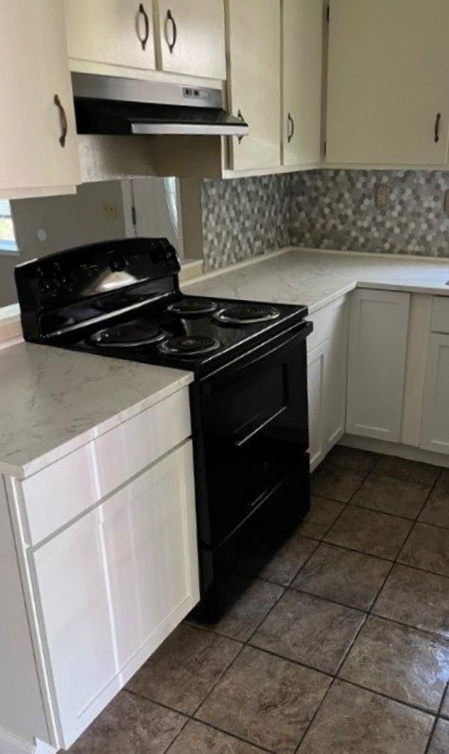 Photo - BELOW MARKET RENT!