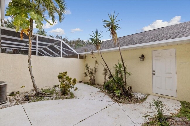 Photo - 5650 Simonton St