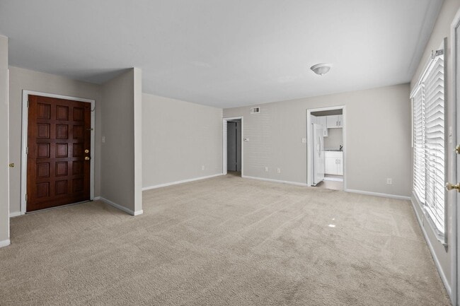 Photo - *MOVE IN READY* 3 Bed, 2 Bath Condo, Close to Uptown!!!