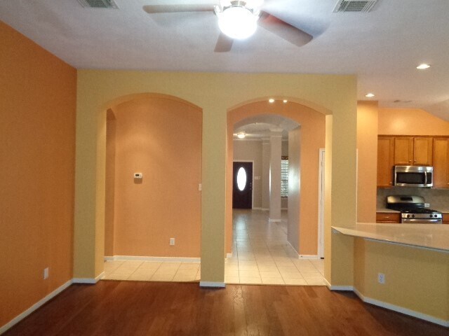 Photo - 30002 Saw Oaks Dr
