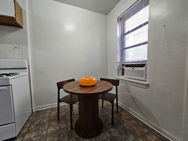 Photo - 644 W Wrightwood Ave Unit 309