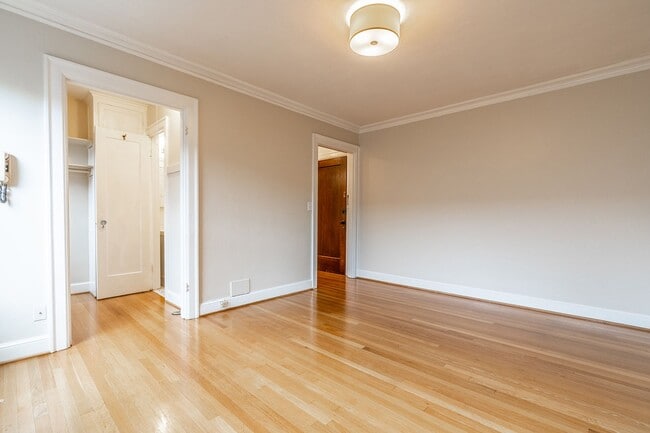 Photo - Lakeside Apartments