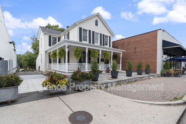 Building Photo - 1506 B Mt Vernon Ave