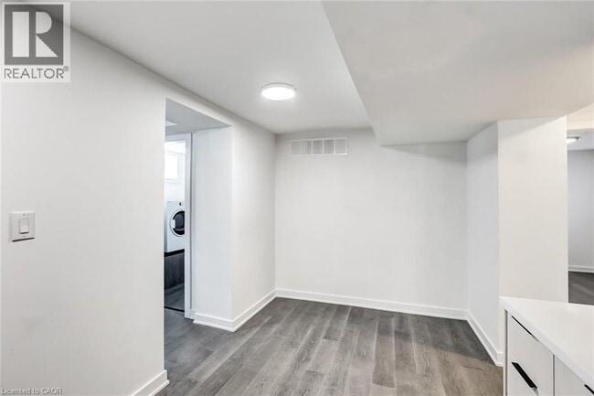 Photo - 38 Thirty Third St Unit Lower