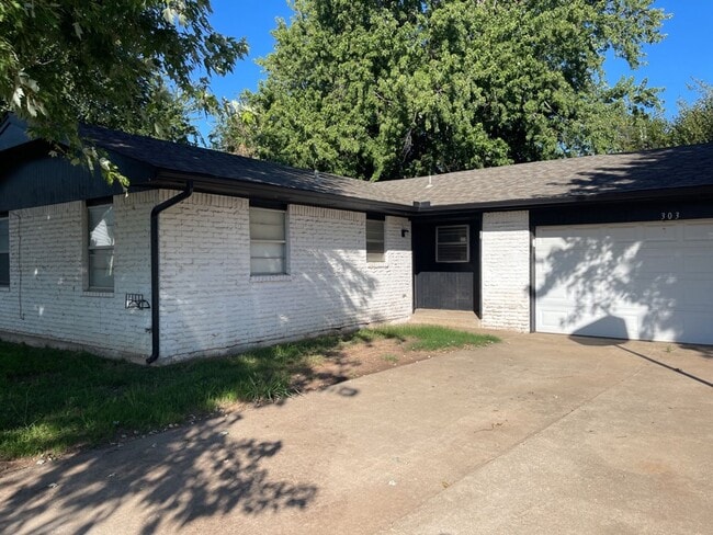 Great 3 Bed 2 Bath in Yukon! - Great  3 Bed 2 Bath in Yukon! House