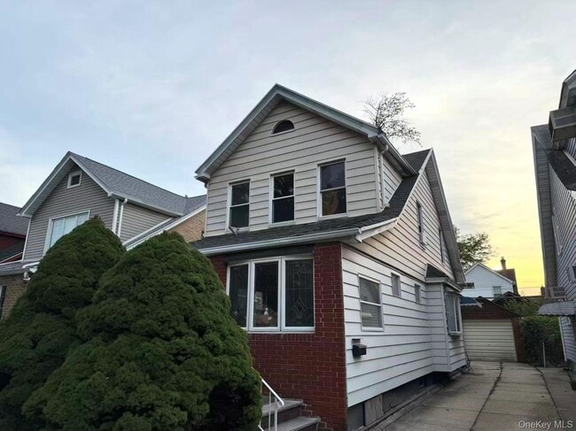 Building Photo - 91-30 71st Rd