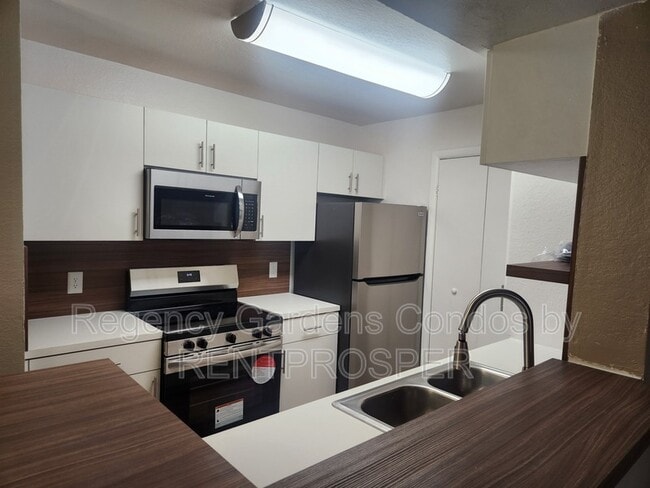 Photo - 5540 Devonbriar Way Unit 103