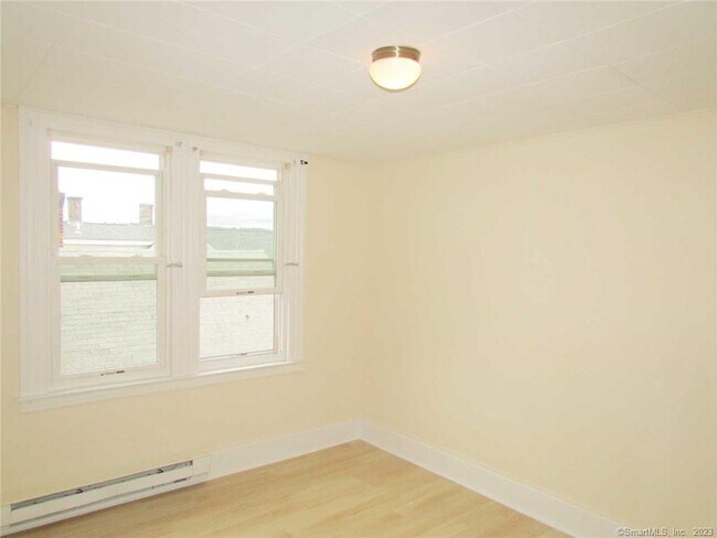 Photo - 136 N Elm St Unidad U3