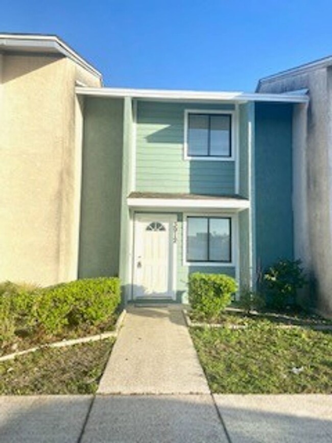 Very cute 2 bedroom 1 1/2 bath town-home c... - Very cute 2 bedroom 1 1/2 bath town-home c...