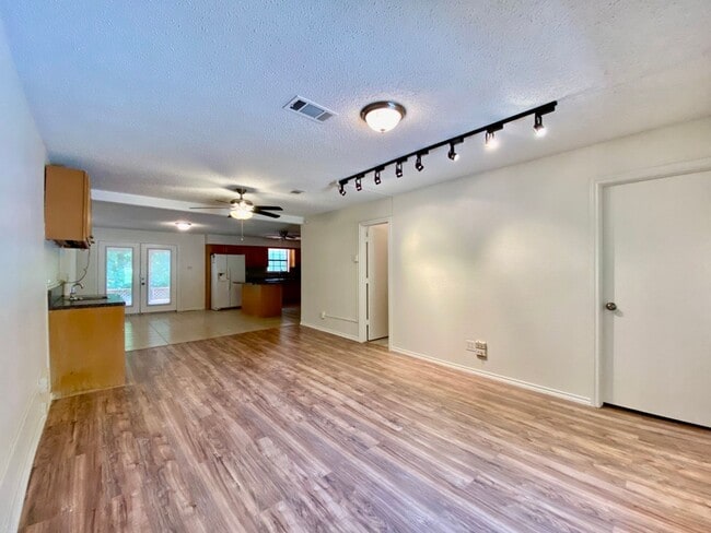 Photo - 2125 Forest Oaks Dr