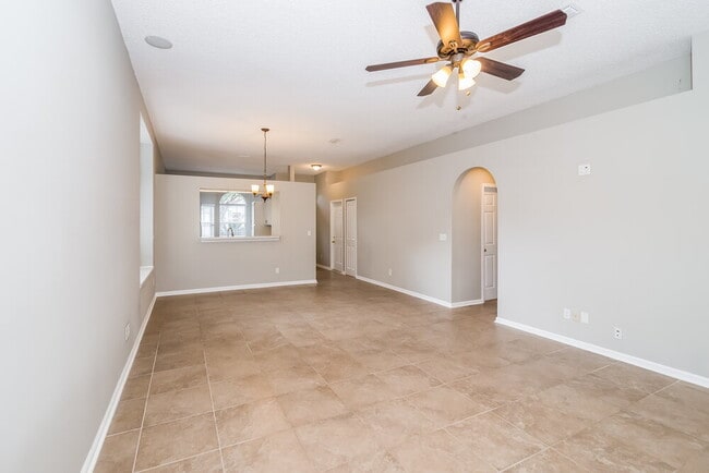 Photo - 3338 Ayrshire St