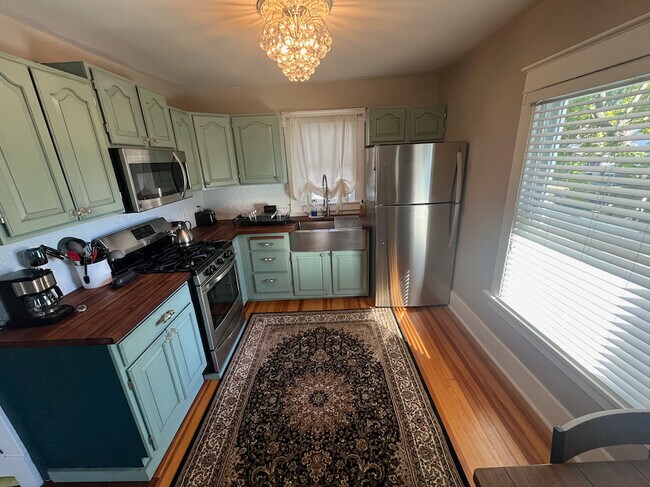 Photo - 2608 1/2 LeClaire St Unidad Upstairs