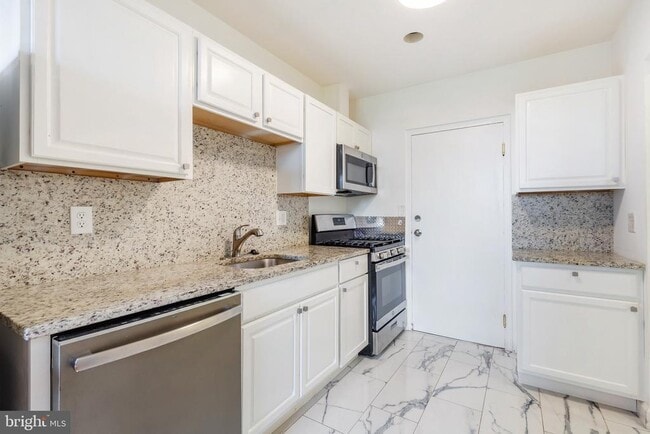 Building Photo - 3450 Toledo Terrace Unit 116 Rental