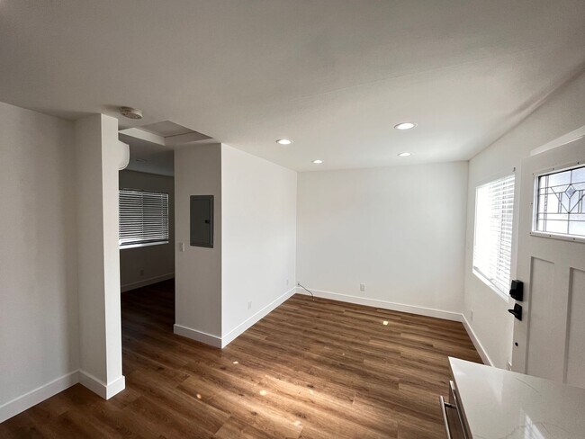 2401 Roswell Ave