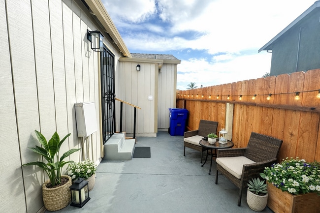 Photo - Ready For Move in~ 2BEDS/1BATH HOUSE FOR RENT W/Laundry Hook-Ups!