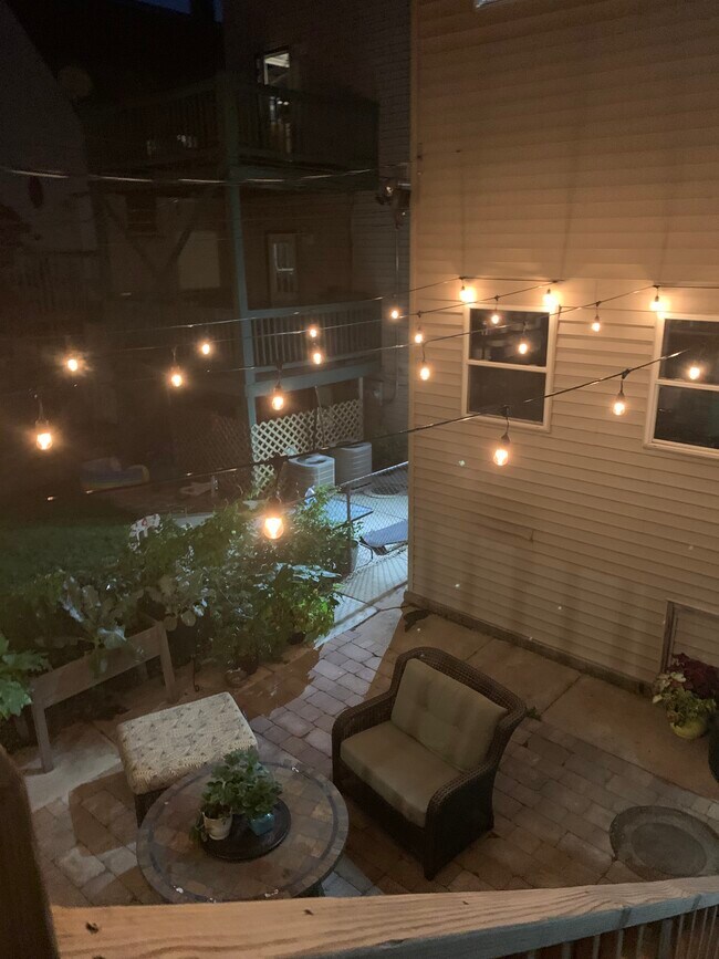 patio trasero compartido - 2019 N Sawyer Ave Unidad Apt 1