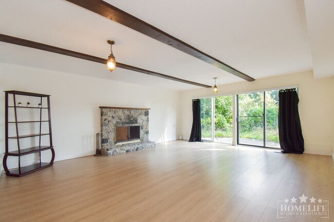 Photo - 1 bedroom + Den Basement Suite for Rent – Quiet Panorama Ridge Retreat Unit Basement