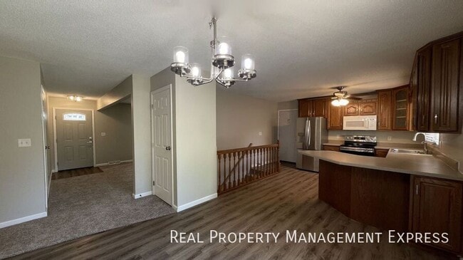 Building Photo - Newly Renovated 5 Bed Home w/ 2-Stall Garage