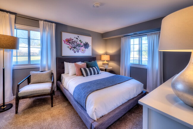 Fairways of Naperville Master Bedroom