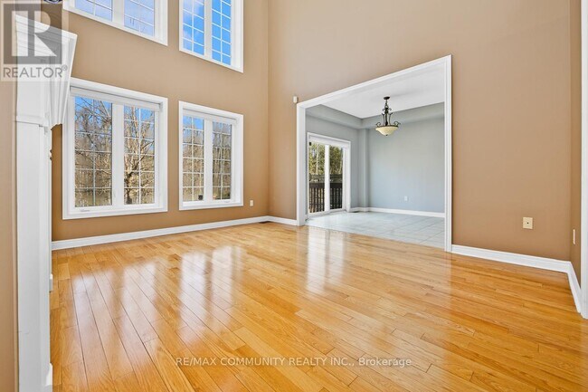 Photo - 48 Riverwalk Pl