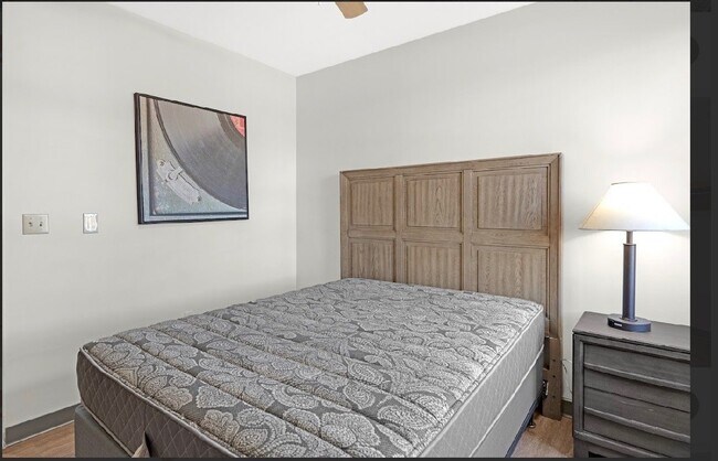 Photo - 139 N Barksdale St Unidad 103