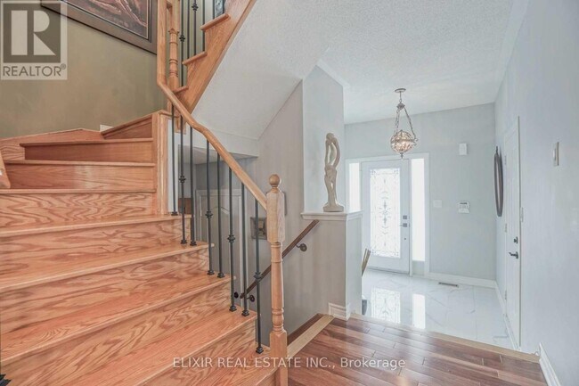 Photo - 32 Florette Pl