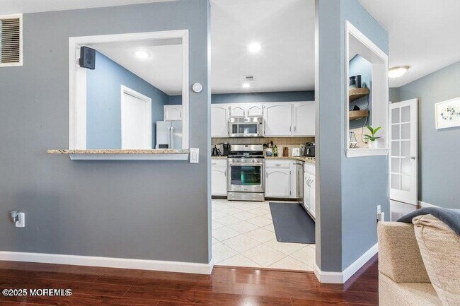 Photo - 334 Mayfair Pl