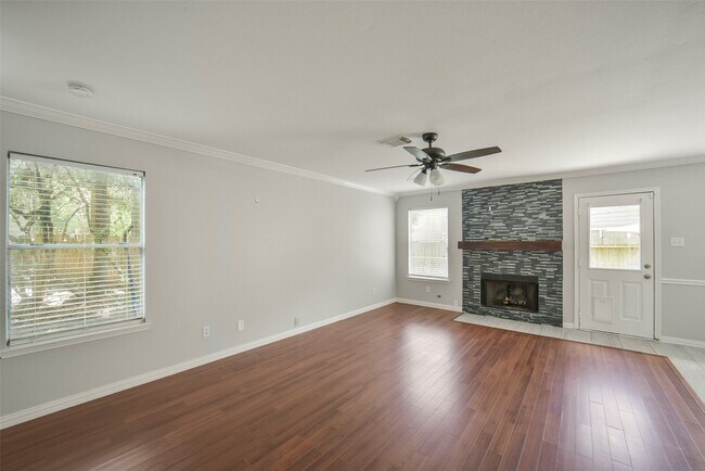 Photo - 11 Verbena Bend Pl