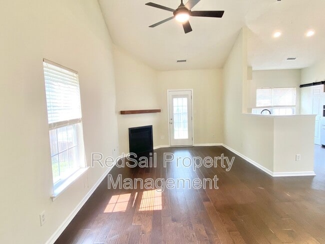 Photo - 405 Holmes Blvd