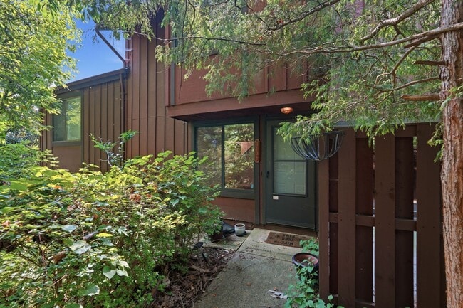 Building Photo - 3103 Babashaw Ct