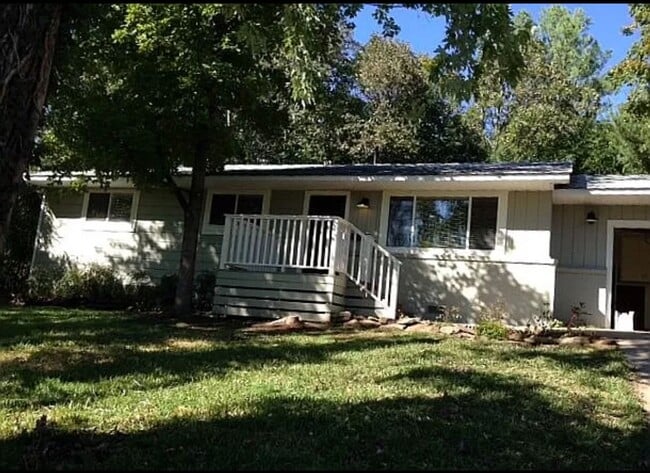 Photo - Available August 1st! 3-Bedroom, 1-Bathroom Home, Near Downtown Fayetteville