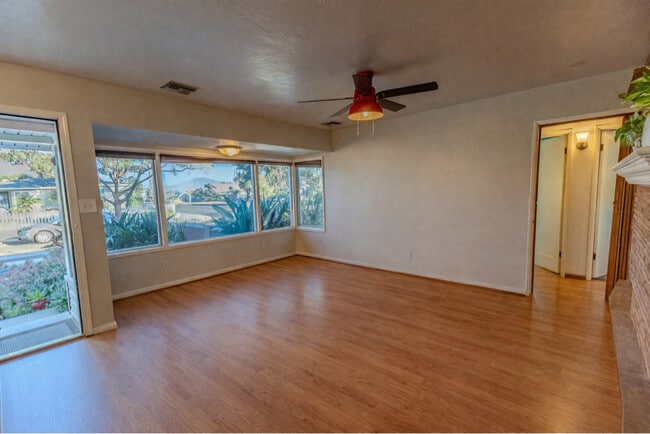 Photo - 3806 69th St