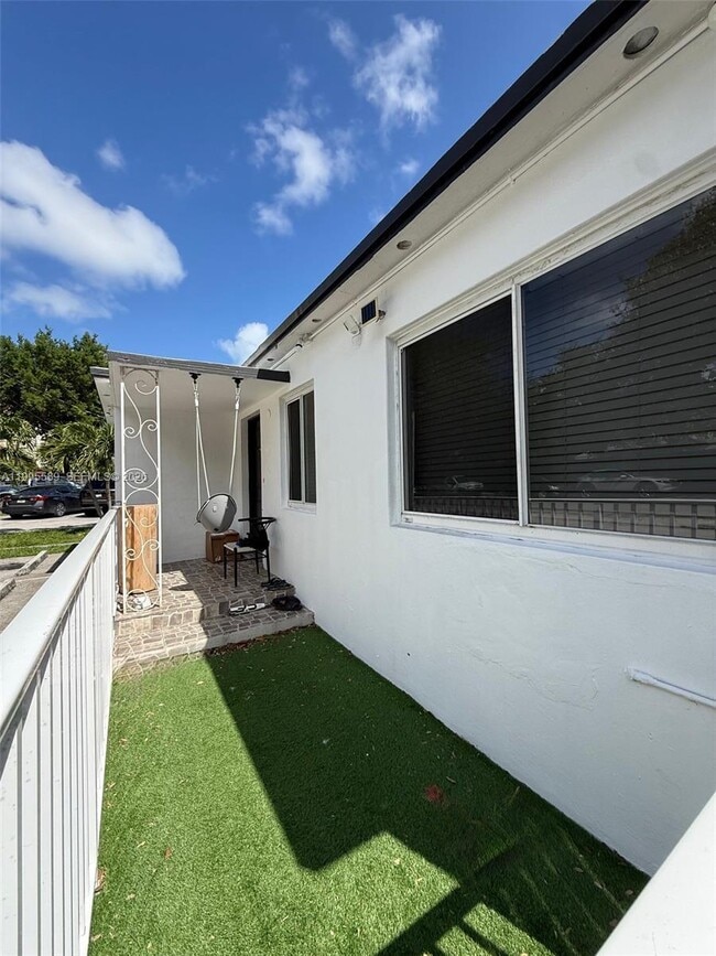 Building Photo - 60 NE 78th St Unit Front