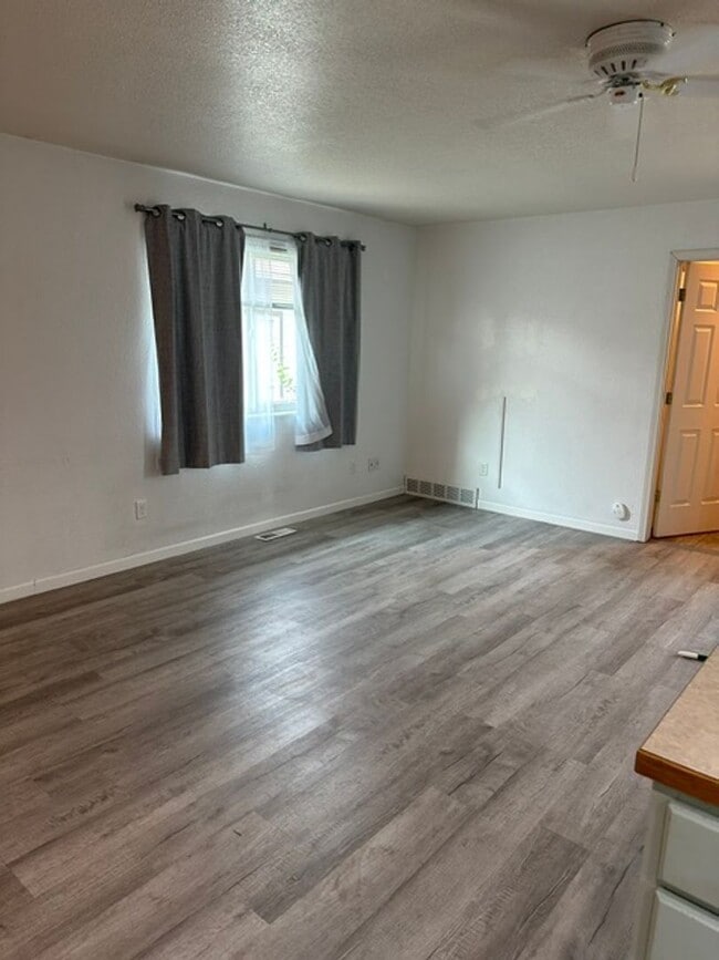 Photo - 2302 Leo Ave