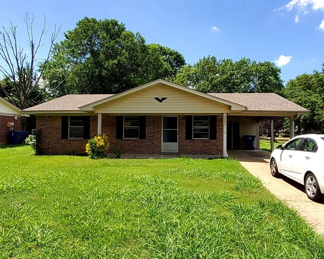 Building Photo - 3200 Fairmeadow Dr Rental