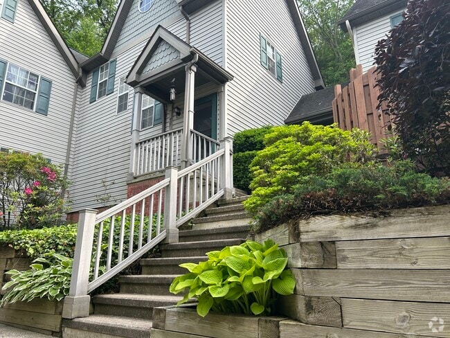 Building Photo - 407 Walnut Grove Rd Rental