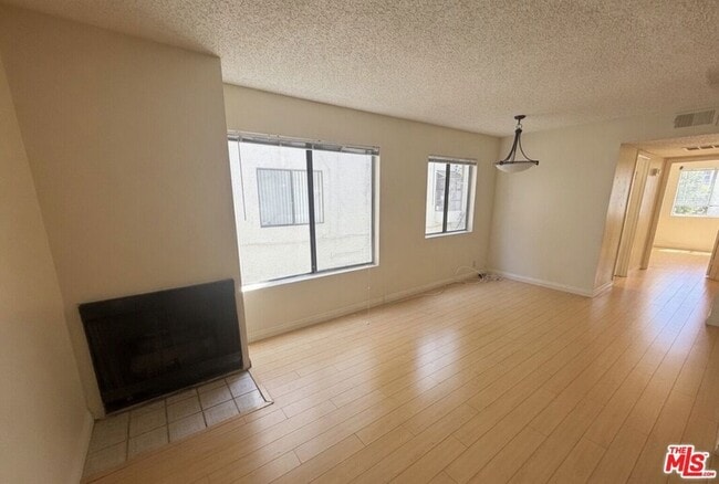 Photo - 13406 Moorpark St Unidad 102