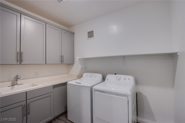 Building Photo - 2555 Hampton Rd Unit 4109 Rental