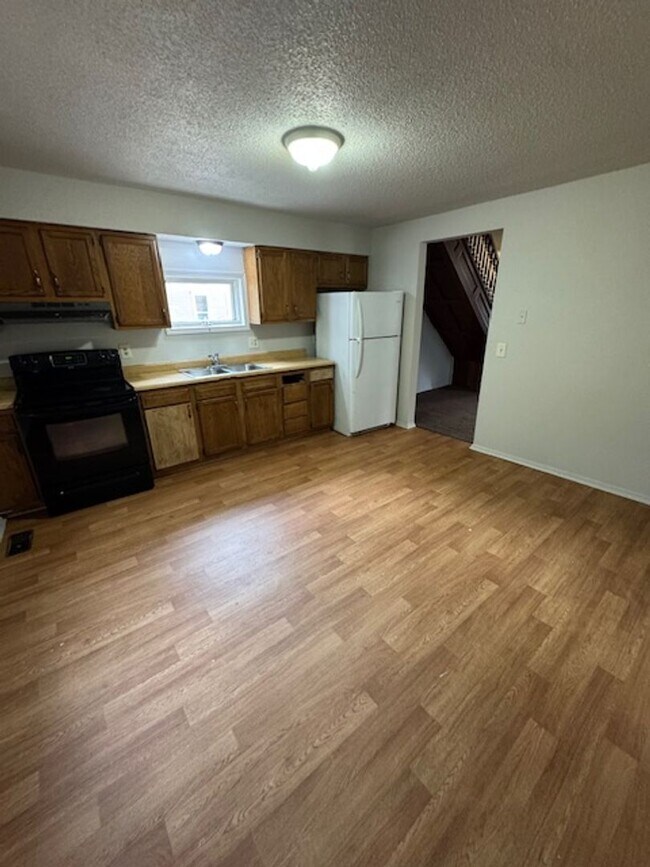 Photo - 1344 Huestis Ave