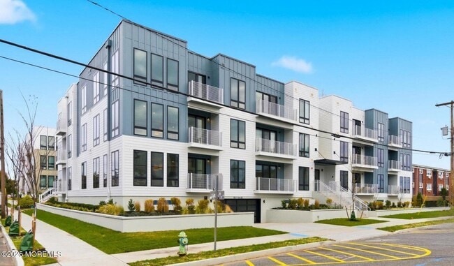 Building Photo - 215 2nd Ave Unit 103