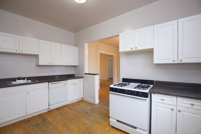 Photo - 1238 Oak Ave Unit E4