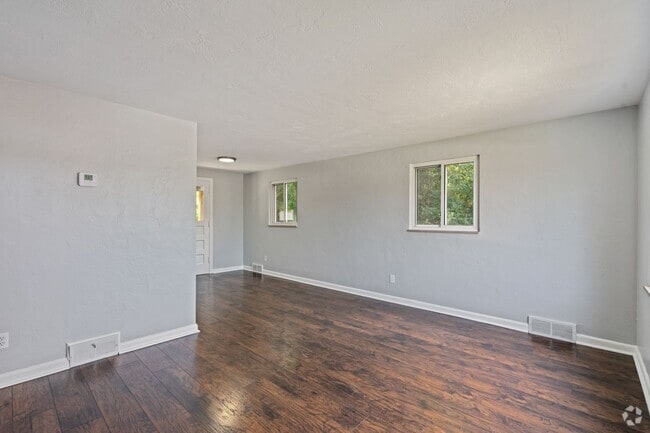 Building Photo - Newly Renovated 2 Bed, 1 Bath Home - Off-S...