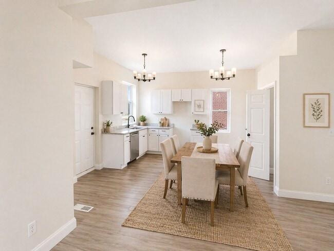 Photo - 4266 Washington St