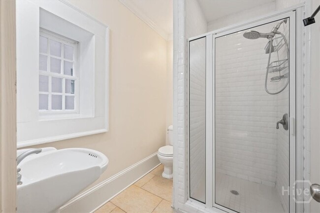 Building Photo - 205 W Huntingdon St Rental