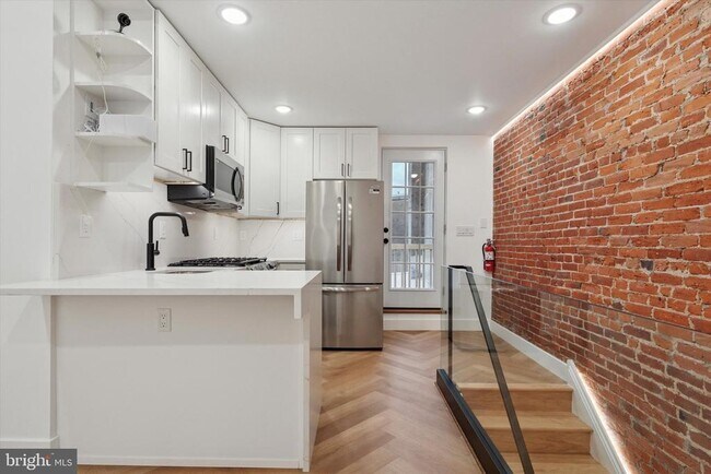 Photo - 1438 Tasker St